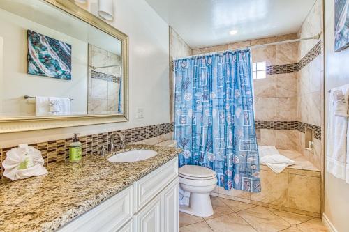 a bathroom with a toilet sink and a shower at Ocean Beach Cliffs Sanctuary Oceanfront cottage w/unobstructed views & deck: steps to the water in San Diego