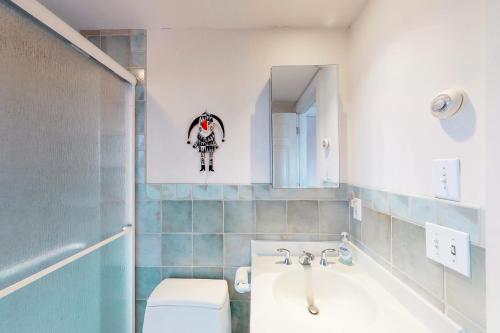 Bilik mandi di 2 Bed 1 Bath Vacation home in Eastham