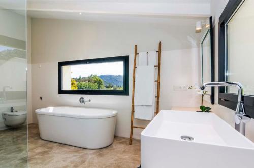 Ванная комната в Hort Petit de Ternelles Underfloor heating