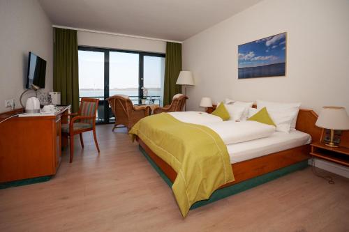 Postel nebo postele na pokoji v ubytování Seehotel Berlin-Rangsdorf