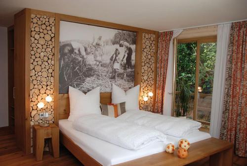 a bedroom with a bed with a picture on the wall at Hotel Gästehaus Speicher in Biberach bei Offenburg
