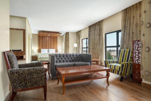 Posezení v ubytování Hawthorn Suites by Wyndham Abuja