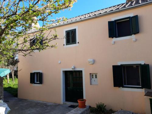 Holiday house Jasna in island center