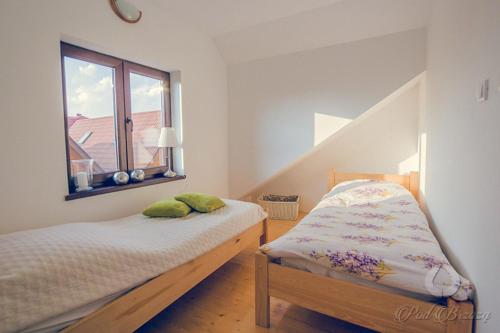 Postel nebo postele na pokoji v ubytování Pod brzozą