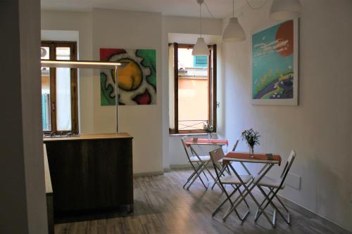 a dining room with chairs and a table and a table and chairsktop at Il Viterbino Struttura convenzionata con impianti termali in Viterbo
