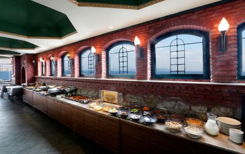 Comida en o cerca de este hotel