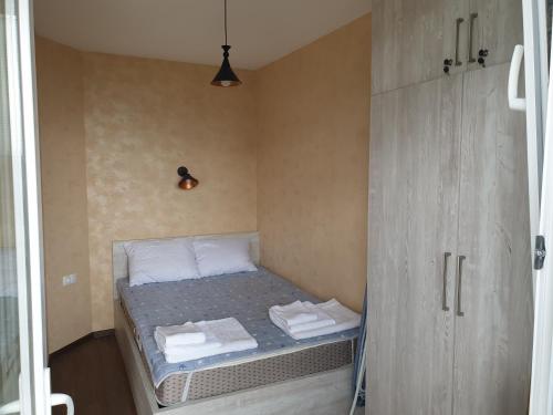 Кровать или кровати в номере Apartment near the Beach Batumi-Gonio