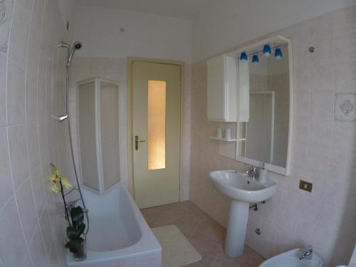 a bathroom with a sink and a toilet and a shower at Casa Talita in Caprino Veronese