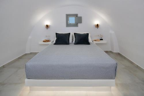 Postel nebo postele na pokoji v ubytování Seven Suites