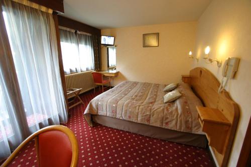 
Кровать или кровати в номере Chris-Tal Hotel
