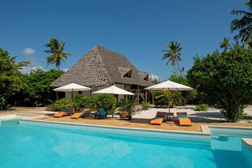 Piscina de la sau aproape de Tikitam Palms Boutique Hotel