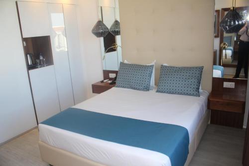 Cama o camas de una habitación en Afrin Prestige Hotel