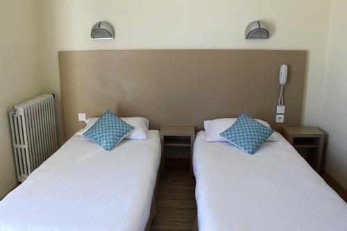 מיטה או מיטות בחדר ב-Hotel de la Plage - Barcares
