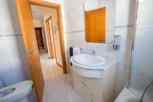 Kúpeľňa v ubytovaní Afife T2 - Bouça Cabrita Residence