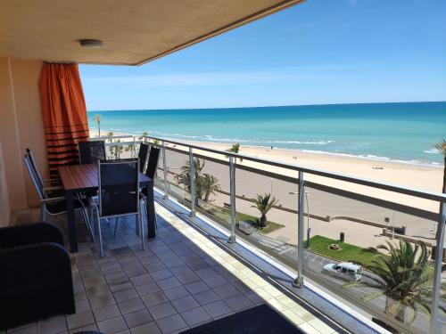 Apartamento en Primera Linea de Playa con PISCINA, PARKING Y WIFI - Playa Dorada -