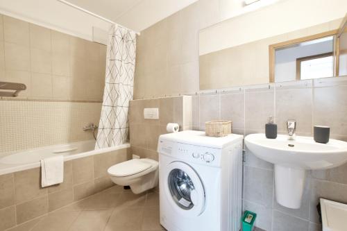 Koupelna v ubytování Standard Apartment by Hi5 - Kazincy 52