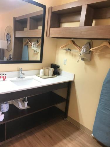Gambar di galeri bagi Days Inn by Wyndham Batesville di Batesville