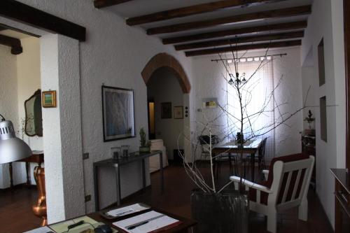 a living room with a table and a dining room at Dimora Sabatini B&B in Oriolo Romano