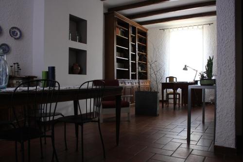 a dining room with a table and chairs and a window at Dimora Sabatini B&B in Oriolo Romano