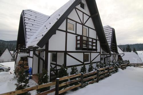 Vila Grand Mitrovac semasa musim sejuk