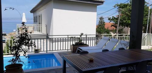 Gallery image of Sea and Sun Luxury Pools' Villas in Chorefto