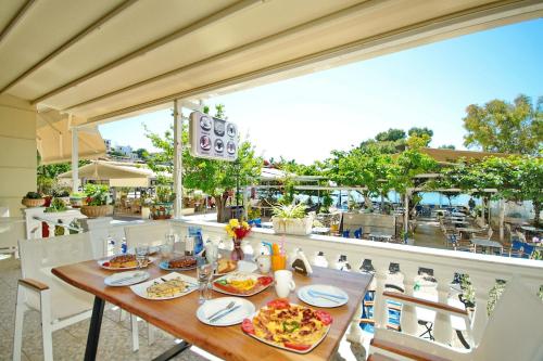 a restaurant with a table with food on it at Galaxy Rooms in Paralion astros
