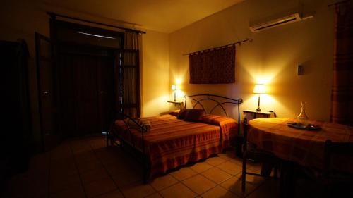 a bedroom with two beds and two lamps at Residenza Su Prelau in Gonnesa