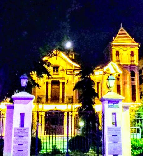 CENTER near the sea and metro and conference center of concert hall