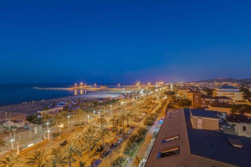 a view of a beach at night with street lights at Hotel Europa Beach Village in Giulianova