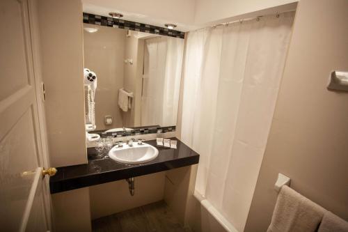 Ett badrum på Dorado Hotel Boutique - Tacna