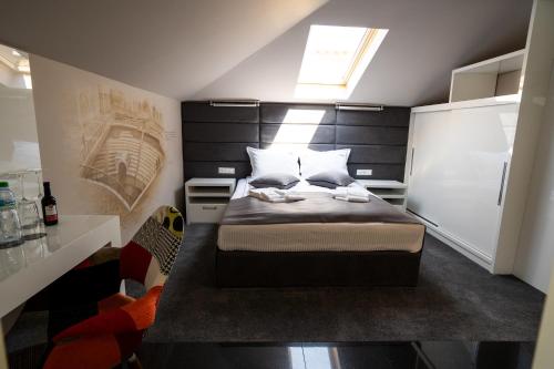 Ένα ή περισσότερα κρεβάτια σε δωμάτιο στο Boutique Guest house 7th Sense