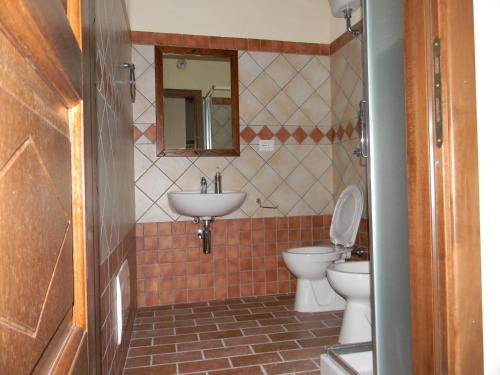 Bathroom sa Agriturismo Battaglia