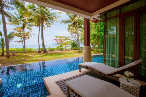 Kolam renang di atau dekat dengan Amatapura Beach Villa 6