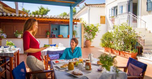 Gallery image of Mira Mare Hotel, Galaxidi in Galaxidhion