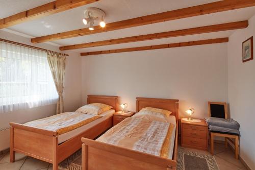 Ένα ή περισσότερα κρεβάτια σε δωμάτιο στο Ferien- und Messewohnung/ Apartment