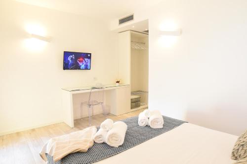 a bedroom with a bed with towels on it at La Torre del Mulino - SUPERIOR Rooms in Tropea