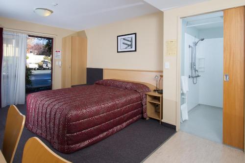 Gallery image of Alhambra Oaks Motor Lodge in Dunedin