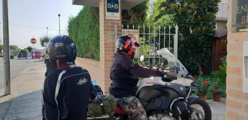Επισκέπτες που μένουν στο B&B ENSILEVA BEACH