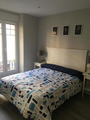 A bed or beds in a room at APARTAMENTOS GyC VIVIENDAS GOLD