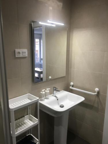 A bathroom at APARTAMENTOS GyC VIVIENDAS GOLD