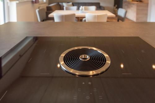 a metal spiral on a table in a restaurant at Ferienwohnungen stiLECHt in Elbigenalp