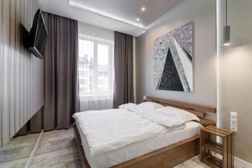 Posteľ alebo postele v izbe v ubytovaní LEOGRAND LOFT Apartments on Lychakivska 4