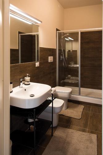 a bathroom with a sink and a toilet at Affittacamere Come a Casa in Borgo a Buggiano