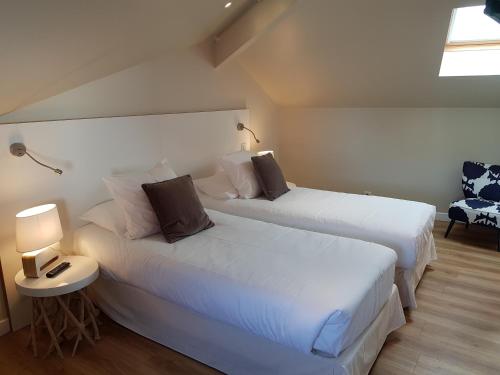 Postel nebo postele na pokoji v ubytování Hôtel Au Bon Coin