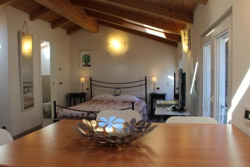 a dining room table with a bed in a bedroom at Le Caravelle in Levanto
