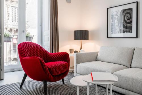 A seating area at Manganelli Suite
