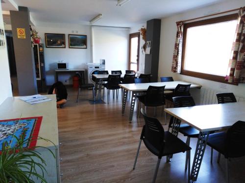 a room filled with furniture and a table at Albergue Irugoienea in Espinal-Auzperri