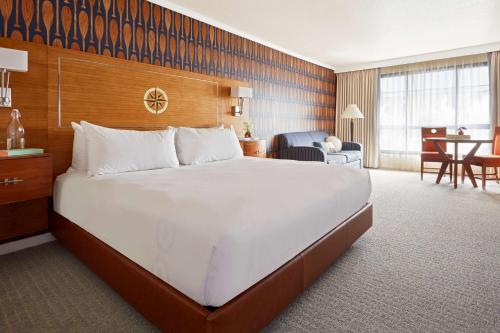 
A bed or beds in a room at Waterfront Hotel, part of JdV by Hyatt
