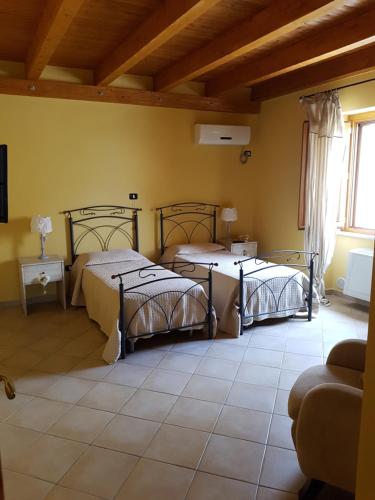 Ліжко або ліжка в номері Borgo Santa Lucia