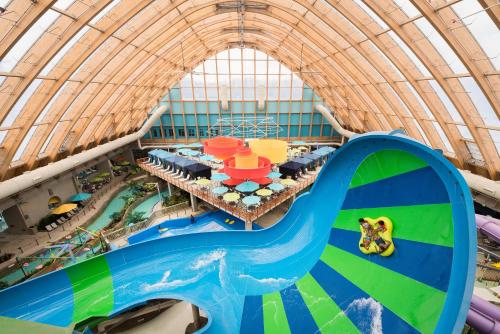 an overhead view of a water slide at a water park at The Kartrite Resort and Indoor Waterpark in Monticello